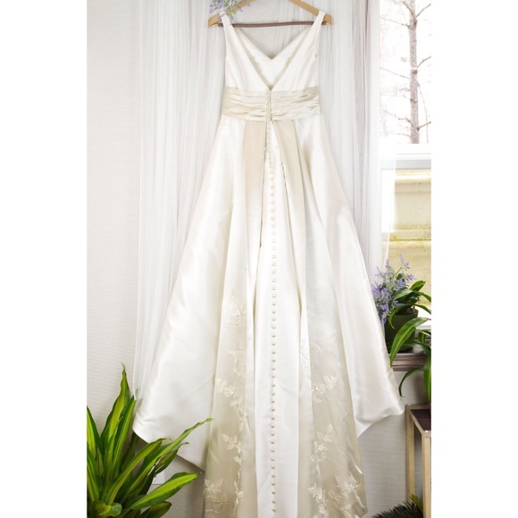 Casablanca Dresses & Skirts - Casablanca Wedding dress